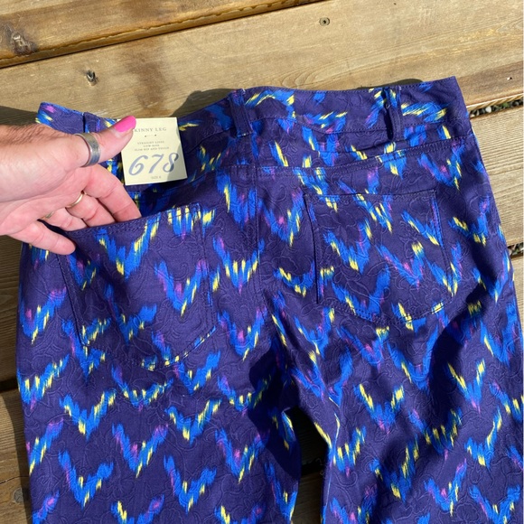 Womens Limited Funky Embossed Jeans! Brand NEW! Size 8/ 30-31”waist🔥Lightweight - Picture 9 of 16